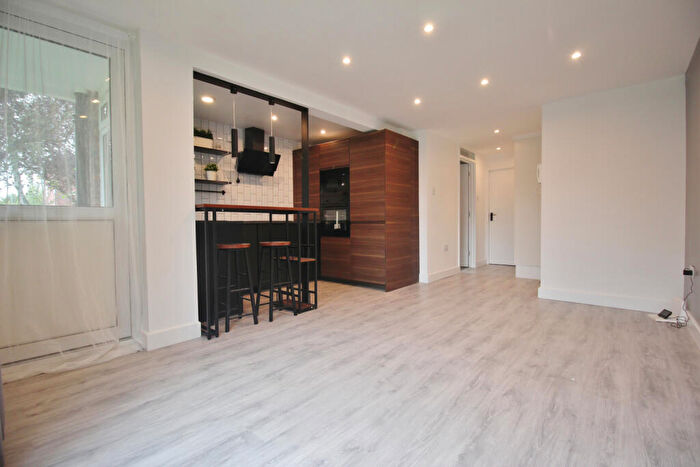 1 Bedroom Flat To Rent In Tredegar Road, Bounds Green, N11