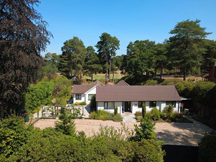 3 Bedroom Detached Bungalow For Sale In Littleworth Road, The Sands, GU10