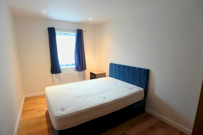 3 Bedroom Flat To Rent In Broadway, London, W13