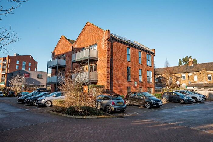 3 Bedroom Flat To Rent In Otter Way, West Drayton, UB7