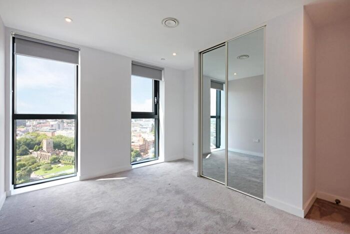 2 Bedroom Flat To Rent In Castle Park View, Castle Street, Bristol, BS2