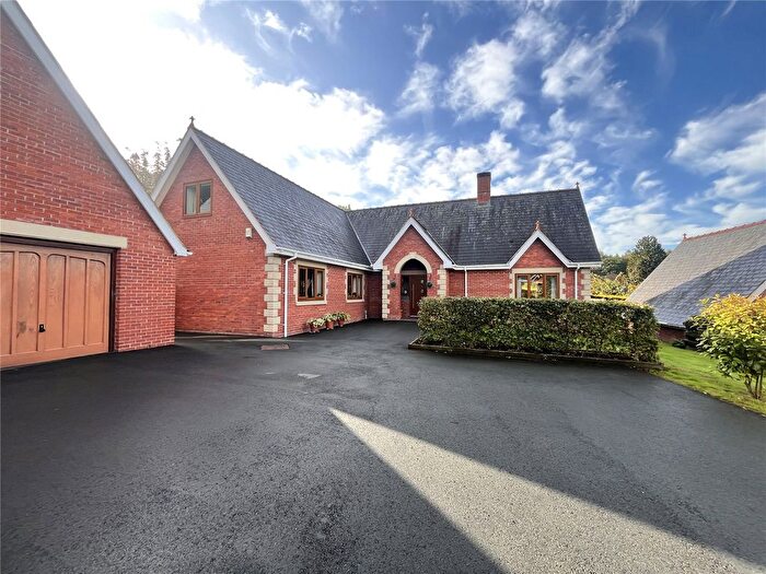 5 Bedroom Bungalow For Sale In Poplar Drive, Leighton, Welshpool, Powys, SY21