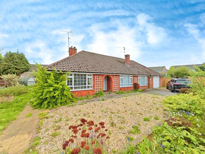 4 Bedroom Detached Bungalow To Rent In City Road, Tilehurst, RG31