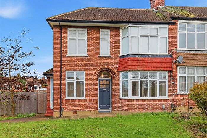 2 Bedroom Maisonette For Sale In Myddelton Avenue, Enfield, EN1