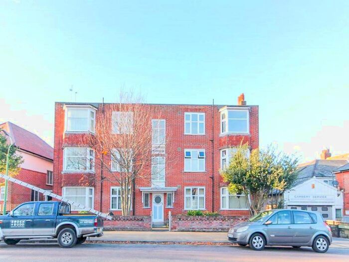 3 Bedroom Flat To Rent In Stourwood Mansions, Stourwood Avenue, Southbourne, BH6