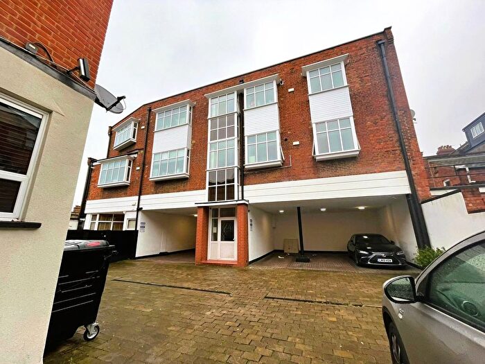 2 Bedroom Flat To Rent In Lechmere Road, London, NW2