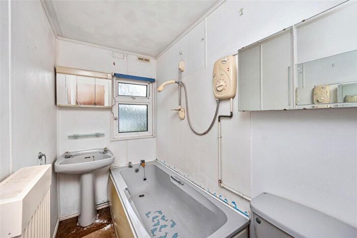 1 Bedroom Park Home For Sale In Broadway Park, Lancing, West Sussex, BN15