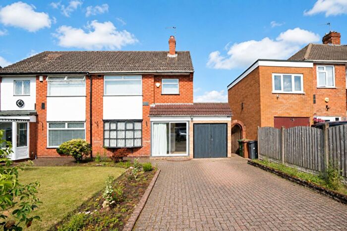 3 Bedroom Semi-Detached House For Sale In Lode Lane, Solihull, B92