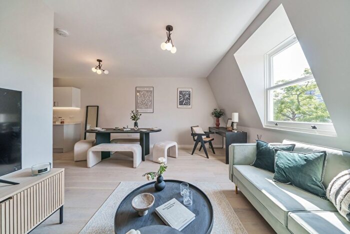 2 Bedroom Flat To Rent In Brondesbury Road, Queens Park, London, NW6