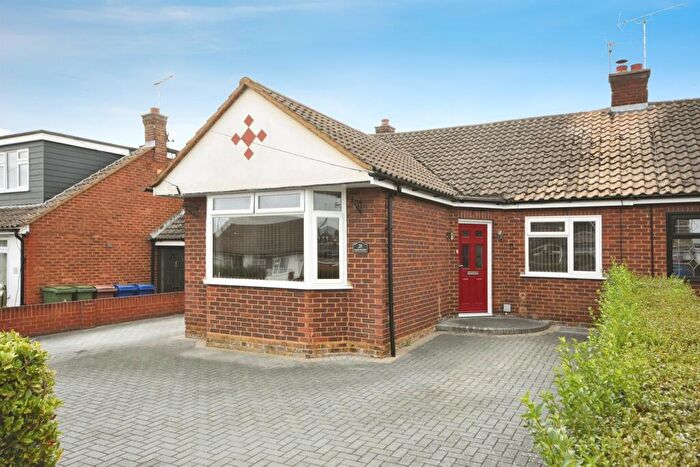 4 Bedroom Semi-Detached Bungalow For Sale In Thames Crescent, Corringham, Stanford-Le-Hope, SS17
