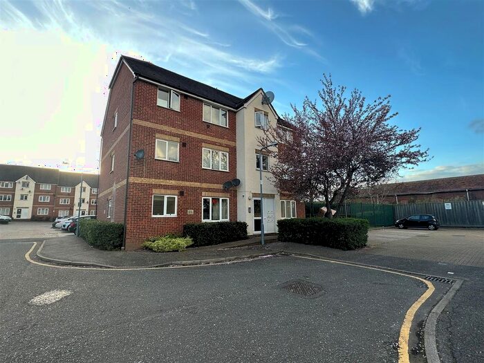 1 Bedroom Flat To Rent In Fenman Gardens, Goodmayes, Ilford, IG3