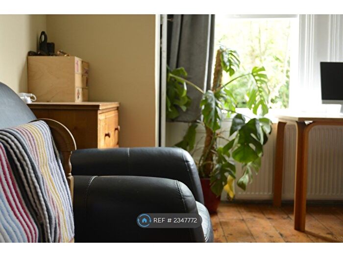 3 Bedroom Flat To Rent In St. Saviour's Road, London, SW2