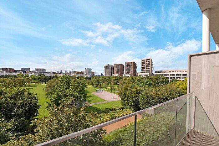 2 Bedroom Apartment To Rent In Parkside Court, Pontoon Dock, E16