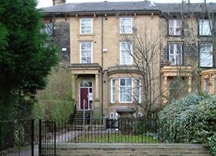 2 Bedroom Flat To Rent In Newton Grove, Leeds, LS7