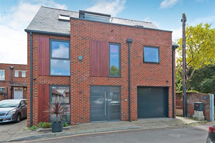 4 Bedroom Detached House For Sale In Oaten Hill Place, Canterbury, CT1