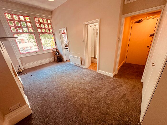 Studio To Rent In Queens Avenue, London, N10