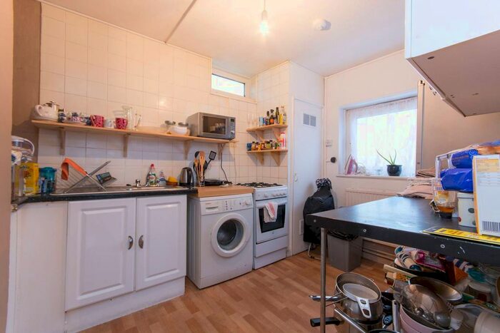 2 Bedroom Flat To Rent In Yarnfield Square, Peckham, London, SE15