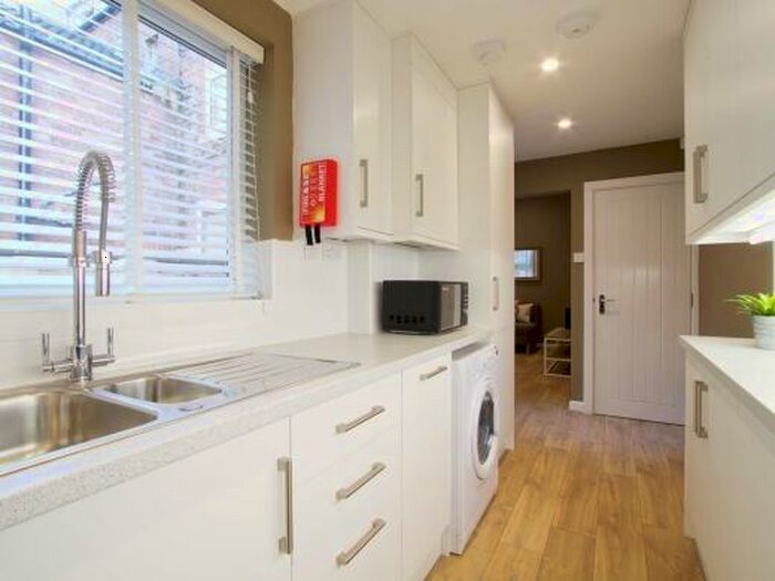 4 Bedroom Terraced House To Rent In Forest Grove, Nottingham, NG1