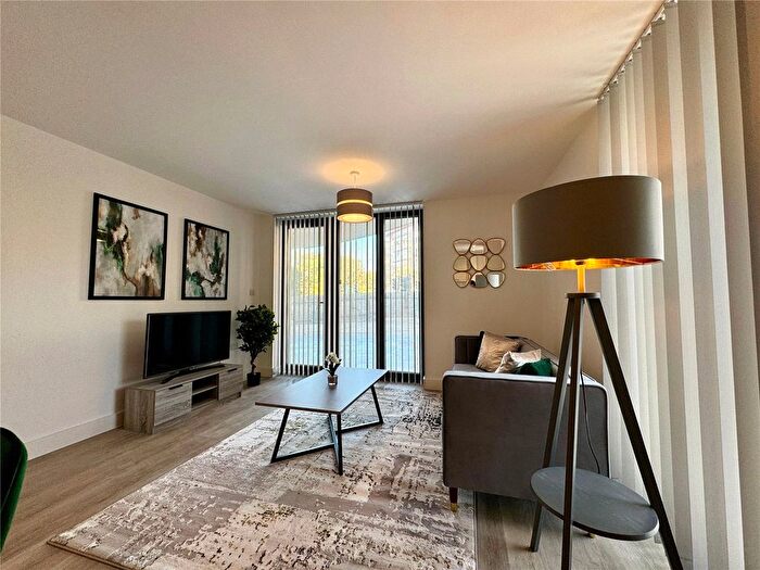 2 Bedroom Flat For Sale In Farnborough Road, Farnborough, Hampshire, GU14