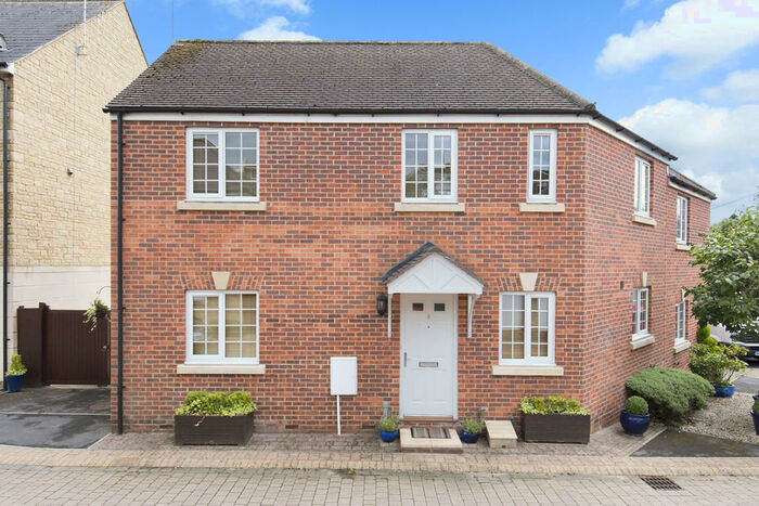 3 Bedroom Semi-Detached House To Rent In Giles Hollow, Warminster, BA12
