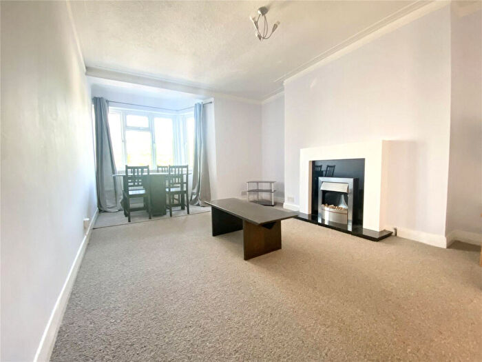 2 Bedroom Apartment To Rent In Shoot Up Hill, London, NW2