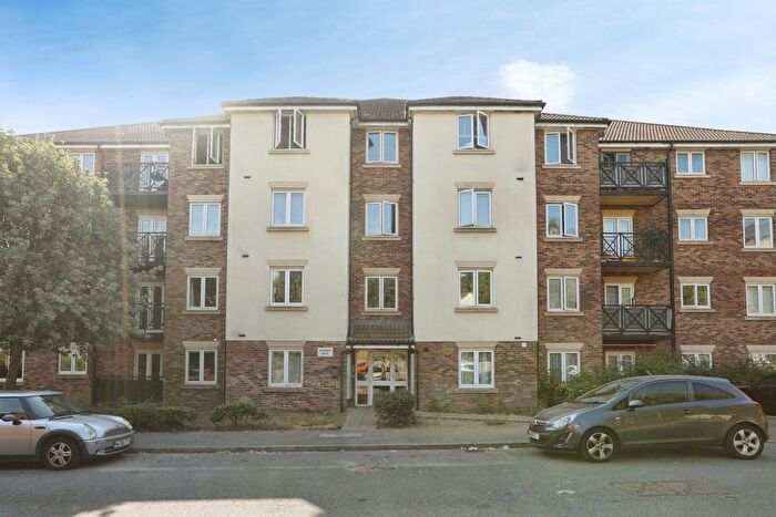 2 Bedroom Flat For Sale In Stanhope House, Rockwell Court, Tovil, Maidstone, ME15