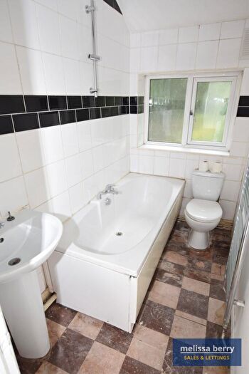 3 Bedroom Terraced House For Sale In Green Lane, Middleton, Manchester, M24