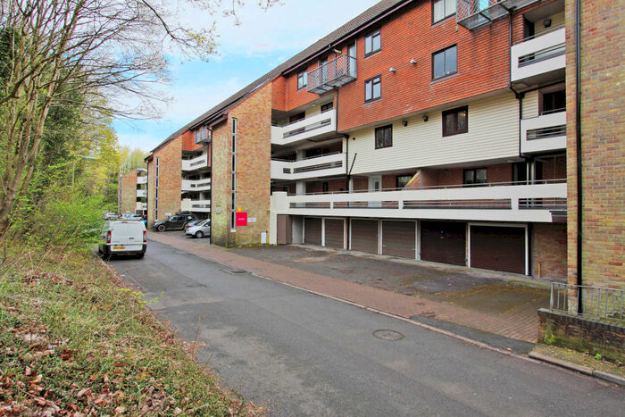 2 Bedroom Flat To Rent In Stuart Court, Kingsway Gardens, Andover, SP10