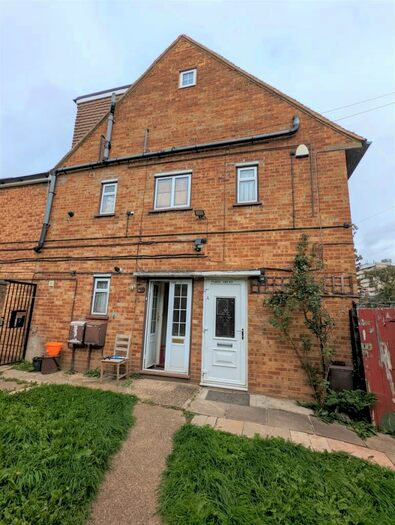 Studio To Rent In Tudor Crescent, Enfield, EN2