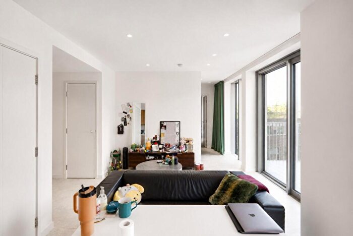 1 Bedroom Apartment For Sale In Tapestry Way, Jacquard Point, E1