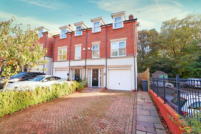 4 Bedroom Semi-Detached House To Rent In The Coppice, Worsley, M28