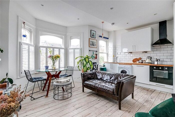 2 Bedroom Flat To Rent In Ballater Road, Clapham, SW2