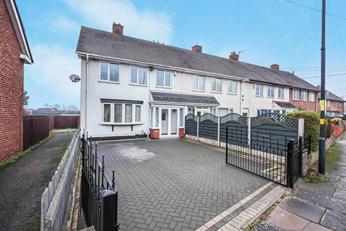 3 Bedroom End Of Terrace House For Sale In Meadway, Birmingham, B33