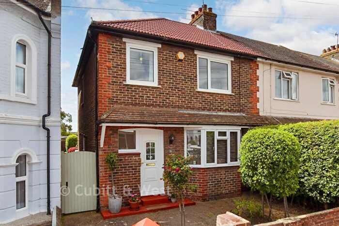 3 Bedroom End Of Terrace House For Sale In Queen Street, Worthing, Sussex, BN14