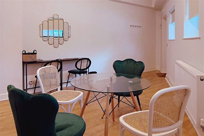 1 Bedroom Flat To Rent In Grosvenor Road, London, SW1V