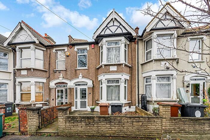 3 Bedroom Property To Rent In Grove Park Avenue, Chingford, E4