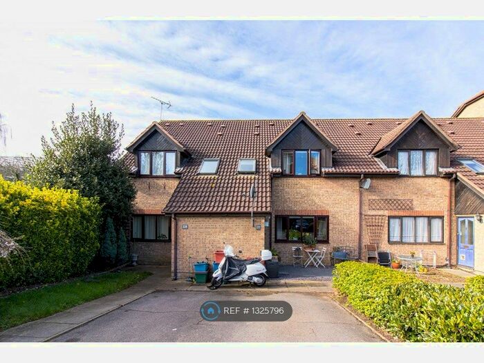 2 Bedroom Terraced House To Rent In Varsity Drive, Twickenham, TW1