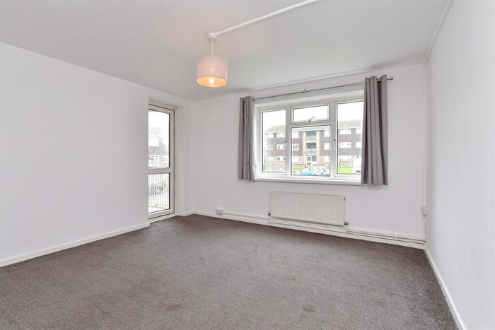 2 Bedroom Flat For Sale In Lockwood Crescent, Woodingdean, Brighton, East Sussex, BN2