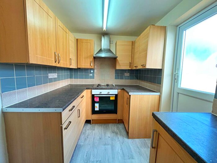 3 Bedroom House To Rent In Garfield Road, Plaistow, E13