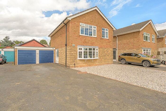 4 Bedroom Detached House For Sale In Viewfield Crescent, Sedgley, DY3