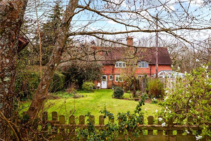 3 Bedroom Semi Detached House For Sale In Tilford Road, Churt, Farnham, Surrey, GU10