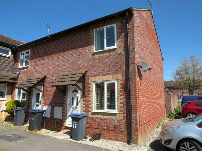 2 Bedroom House To Rent In Hewlett Close, Chippenham, SN15