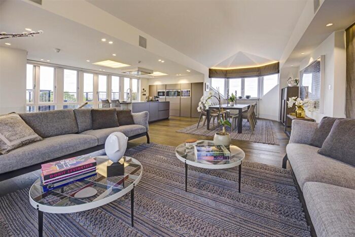 3 Bedroom Flat For Sale In Kidderpore Avenue, Hampstead, NW3