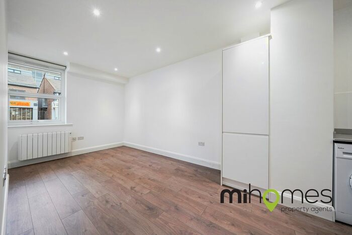 2 Bedroom Flat To Rent In Key Point, Potters Bar, EN6