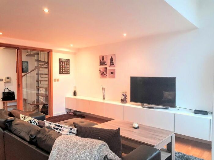 2 Bedroom Flat To Rent In East Street, Leeds, West Yorkshire, Uk, LS9