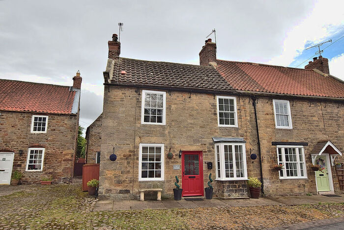 2 Bedroom Cottage For Sale In High Street, Gilling West, DL10