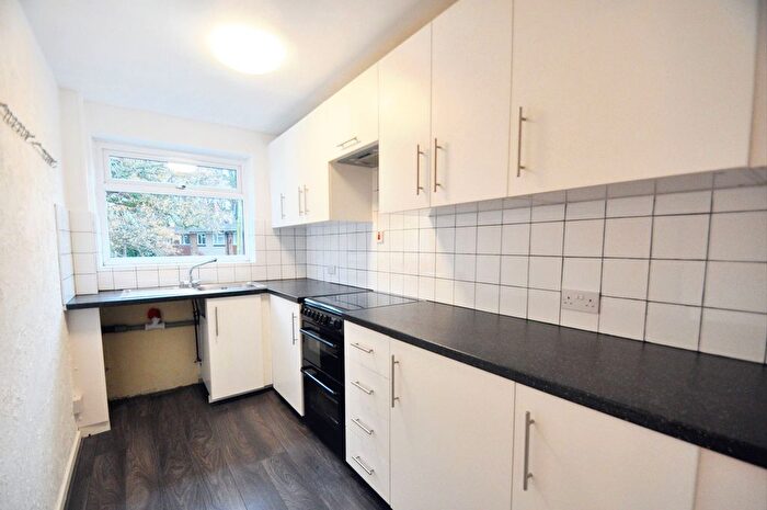 2 Bedroom Flat To Rent In Cheviot Way, Ashford, TN24