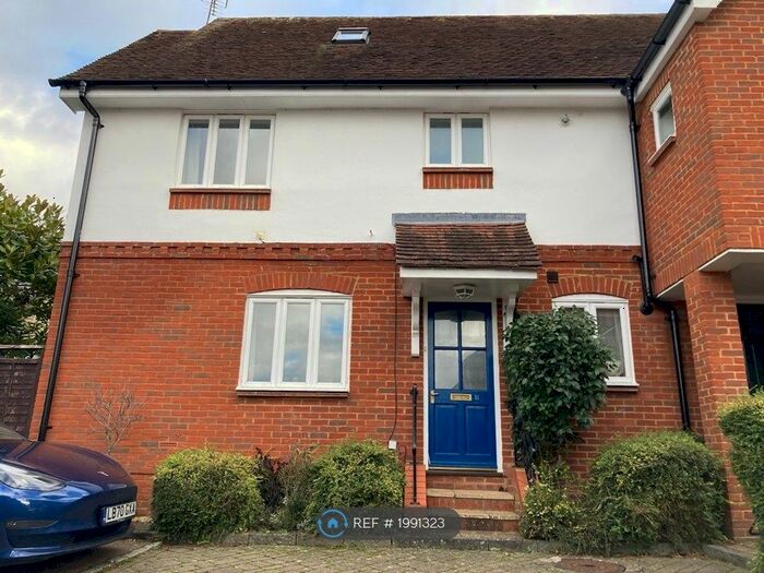 3 Bedroom Semi-Detached House To Rent In St. Martins Mews, Dorking, RH4
