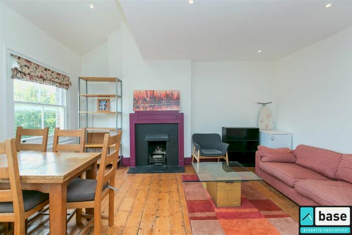 2 Bedroom Flat To Rent In Hartham Road, London, N7