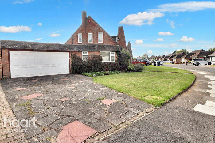 3 Bedroom Chalet For Sale In Langford Drive, Luton, LU2
